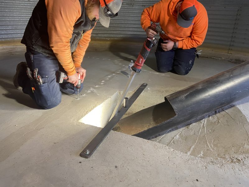 grain-silo concrete crack and pressure-grouting work (image 1)